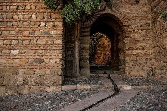 1.5-Hour Roman Theater and Alcazaba Castle Walking Tour - Why this Roman and Moorish pairing works
