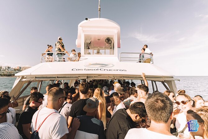 3 hours on the craziest boat party in Malaga - Music, crowd, and the overall mood