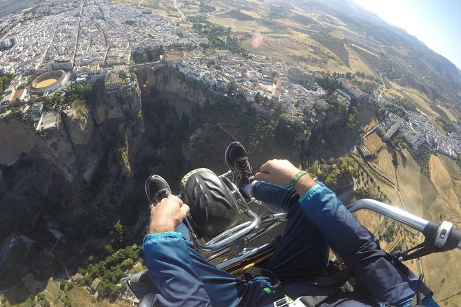 30-minute paramotor flight in Ronda - What the pilot adds to the experience