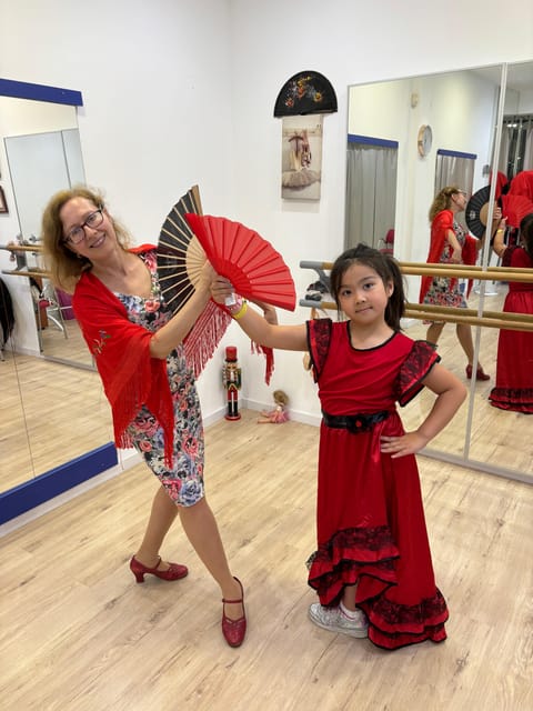 45 minutes flamenco dance class for family in Málaga - Booking details that matter in Málaga