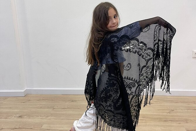 45 minutes flamenco dance class for family in Málaga - Shawls, fans, hats, and the playful side of flamenco