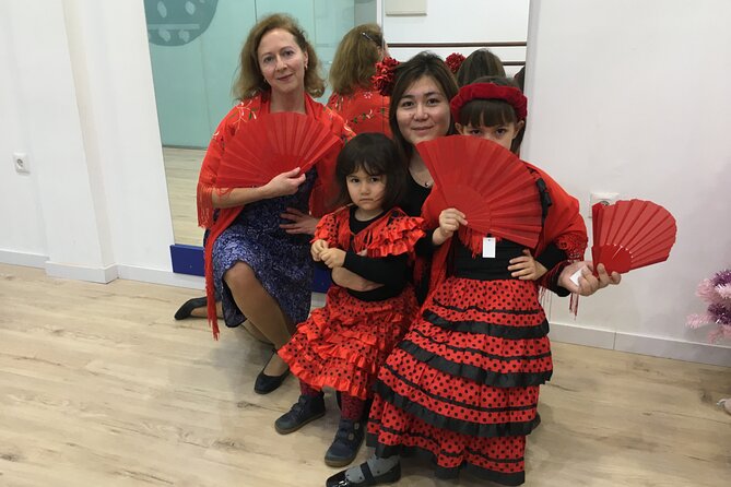 45 minutes flamenco dance class for family in Málaga - Caterina’s teaching style and group size