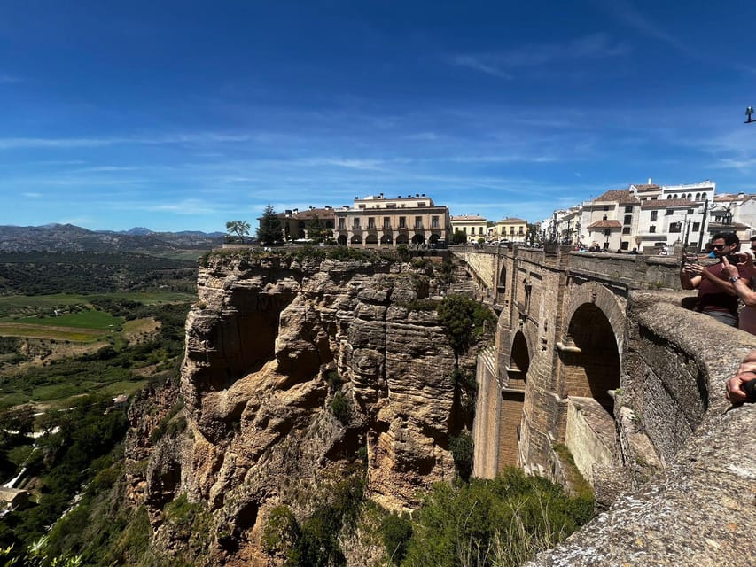 ab Marbella: Private VIP-Tour Ronda incl. Transfer + Tapas - Key points at a glance