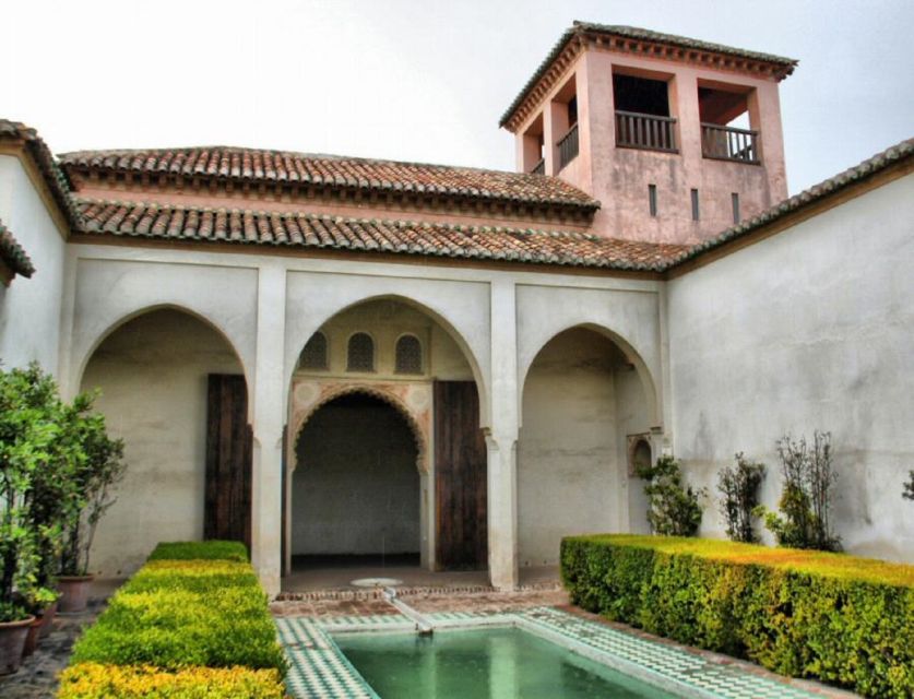 Alcazaba and Gibralfaro Private Tour. Skip The Line - Meeting at Calle Alcazabilla