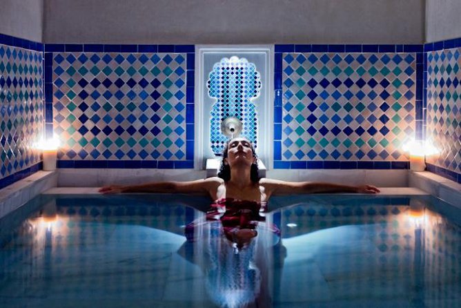 Arabian Baths Experience at Malaga’s Hammam Al Andalus - Your first minutes: changing, tea, and getting oriented