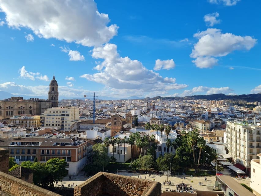 Audioguide City Walk Malaga for cruises (German & English) - Starting at Malaga’s central fountain