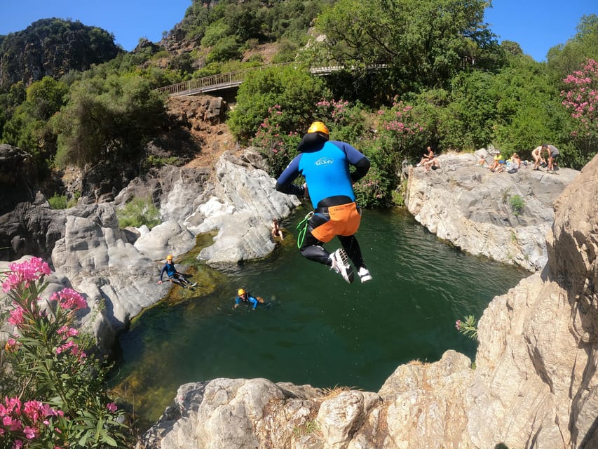 Benahavís: Canyoning Guided Tour at Guadalmina River - From Benahavís parking lot to the river