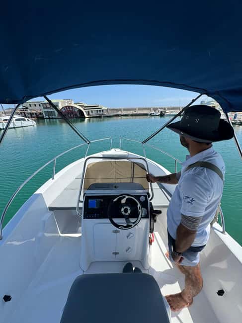 Benalmádena: Alquiler de barcos sin licencia Costa del Sol - Dolphin Watching Without False Promises