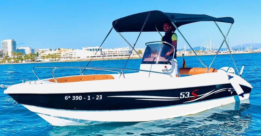 Benalmádena: Boat Rental without License - The navigation lesson matters more than the music system