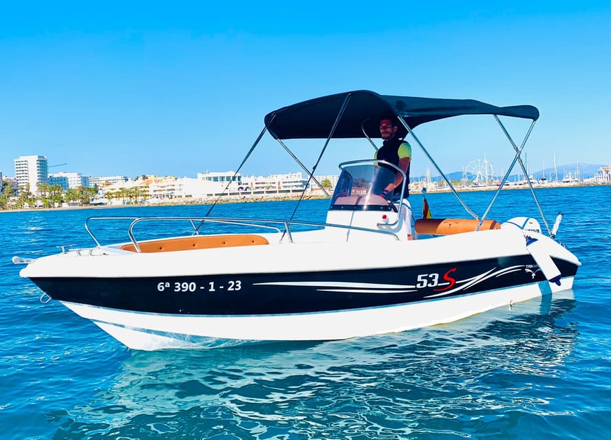 Benalmádena: Boat Rental without License - Leaving the marina for the Costa del Sol