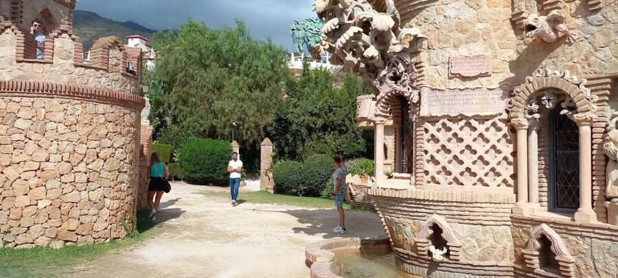 Benalmadena: Colomares Castle Tour with Entry Ticket - What Colomares Castle really is