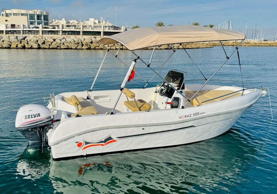 Benalmádena: Costa del Sol License-Free Boat Rental - Taking the helm in Benalmádena
