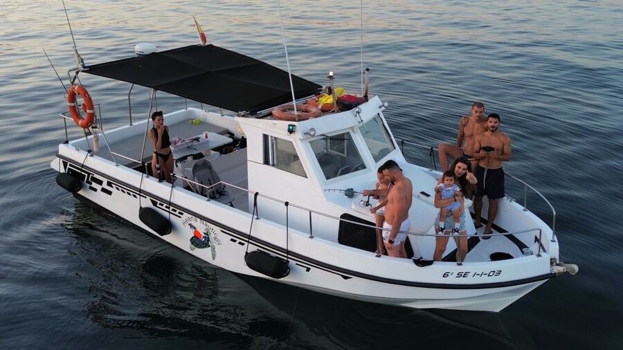 Benalmadena: Private Boat Trip with Drinks & Snacks - Key points to know