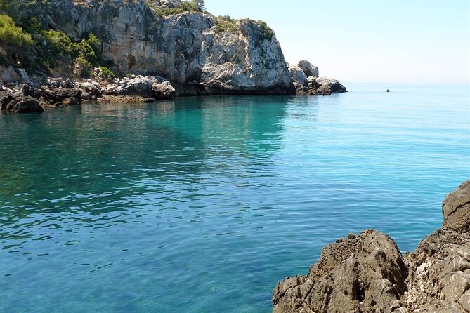 Boat rental Bayliner 60 cv 1/2 day - Morning or afternoon: which slot suits you?
