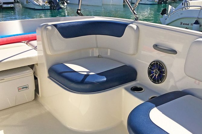 Boat rental Bayliner 60 cv 1/2 day - What the Bayliner 60 cv gives you