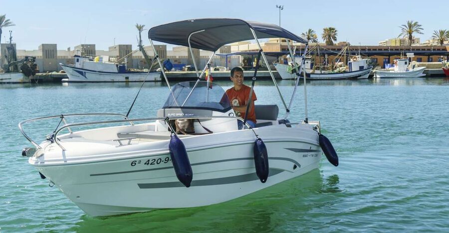 Boat without licence, fuel included - Key points to know before you book