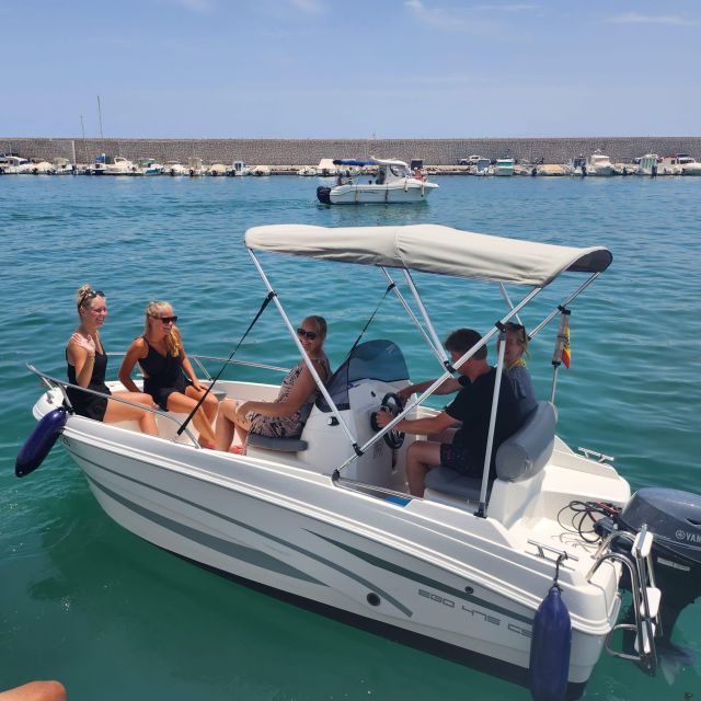 Boat without licence, fuel included - What the 4.3-meter boat is like