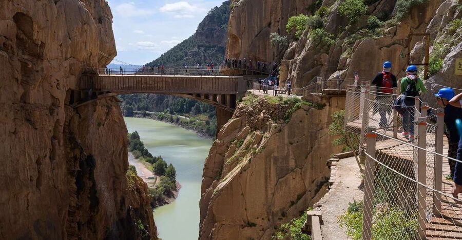 Caminito del Rey: Guided Tour with 1 Drink and Shuttle Bus - Why the Caminito del Rey still feels thrilling