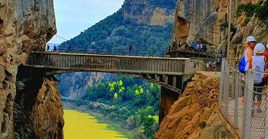 Caminito del Rey: Tour with Official Guide and Drink - Walking above the Guadalhorce River