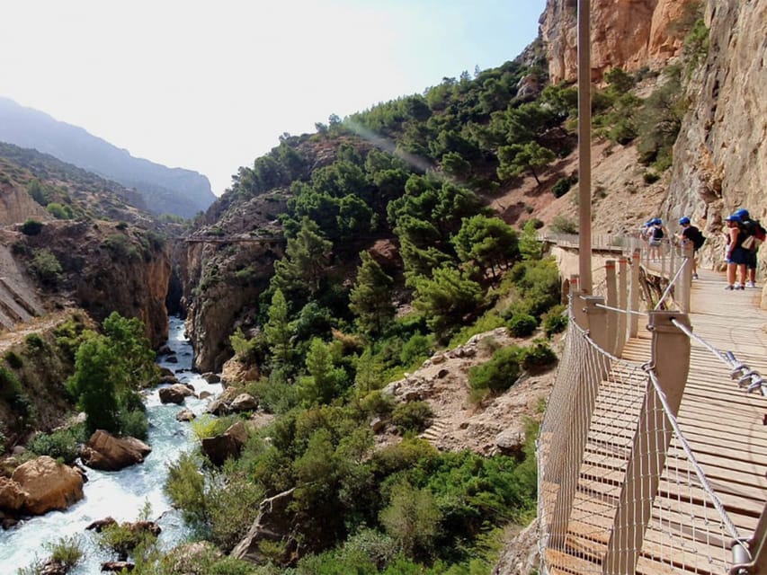 Caminito del Rey: Tour with Official Guide and Drink - Tunnels, gorges, and the river below