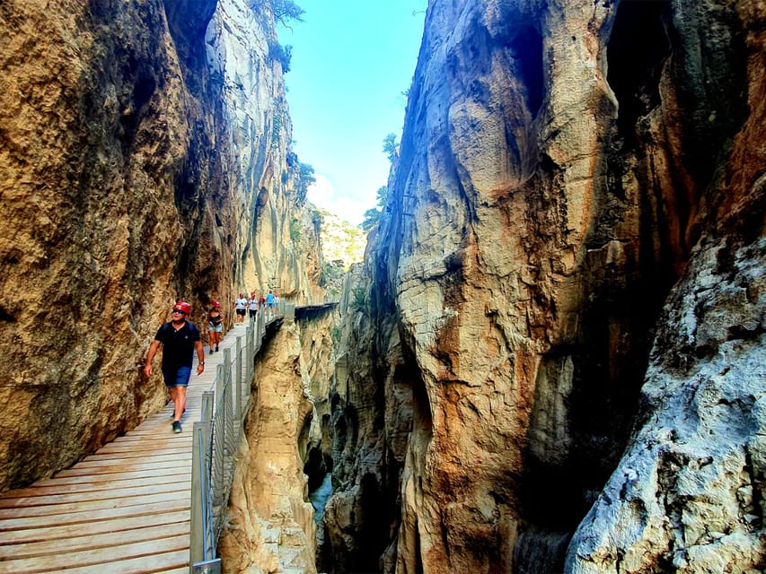 Caminito del Rey: Tour with Official Guide and Drink - Choosing the right guide and pace
