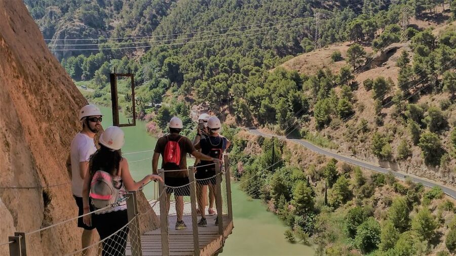 Caminito del Rey: Trekking Tour with Hiking Guide - What to wear and carry