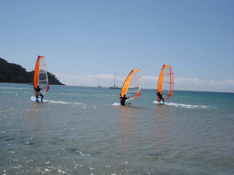 Costa del Sol: Beginner class Dynamic Windsurfing - Changing for the water and getting ready