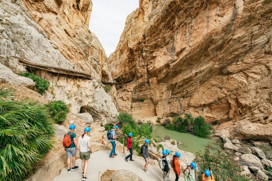 El Chorro: Caminito del Rey Guided Tour with Shuttle Bus - Safety, height, and comfort on the trail