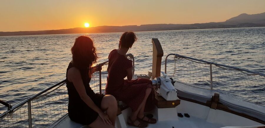 Estepona: Sunset boat trip & Cava & Tapa - Key points to know before booking