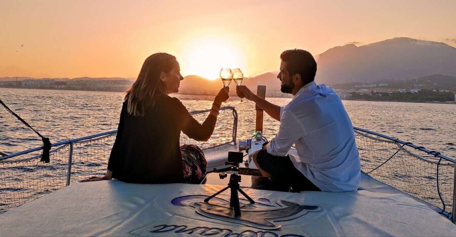 Estepona: Sunset boat trip & Cava & Tapa - Dolphin watching at the best hour