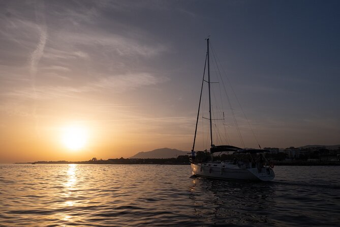 Exclusive private experience in luxury catamaran - Why a private catamaran works well in Puerto Banús