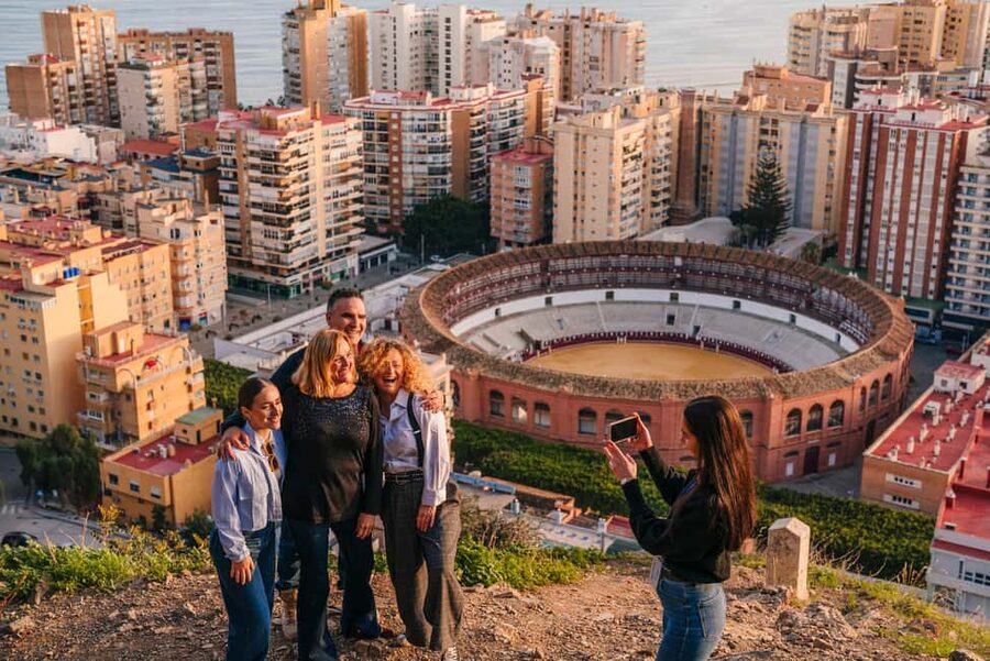 Express tuktuki tour in Malaga: Gibralfaro Viewpoint and Photography - Why this short Malaga tour works