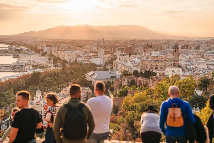 Express tuktuki tour in Malaga: Gibralfaro Viewpoint and Photography - The uphill ride to Gibralfaro