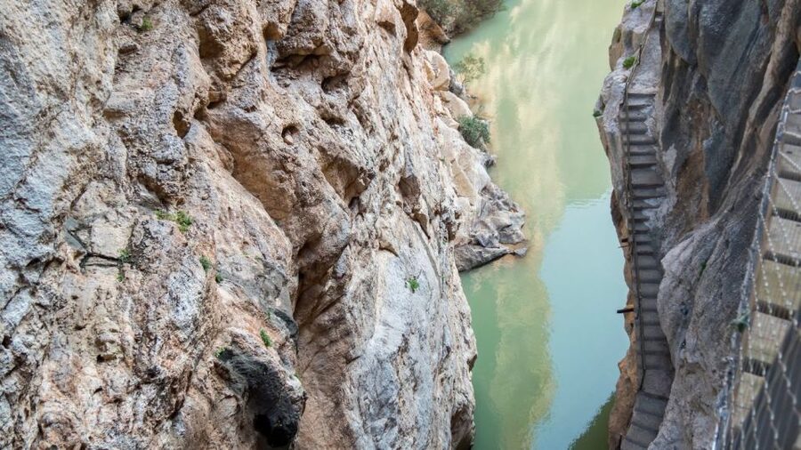 From Fuengirola: Caminito del Rey Guided Day Trip - What to wear and carry