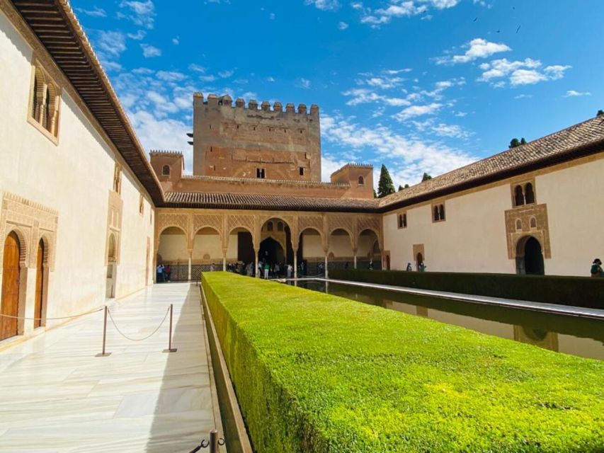 From Malaga: Alhambra Guided Tour with Entry Tickets - Why the Alhambra works best with a guide