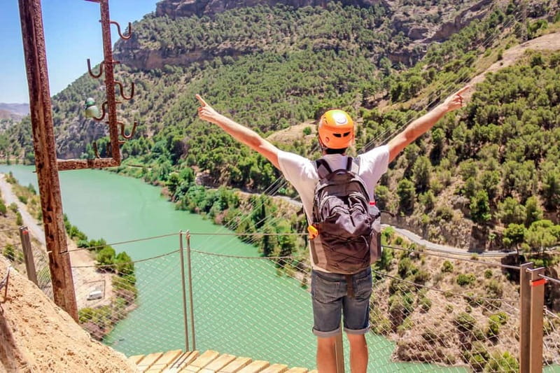 From Málaga: Caminito del Rey Day Trip & Guided Tour - Why Caminito del Rey feels thrilling but manageable
