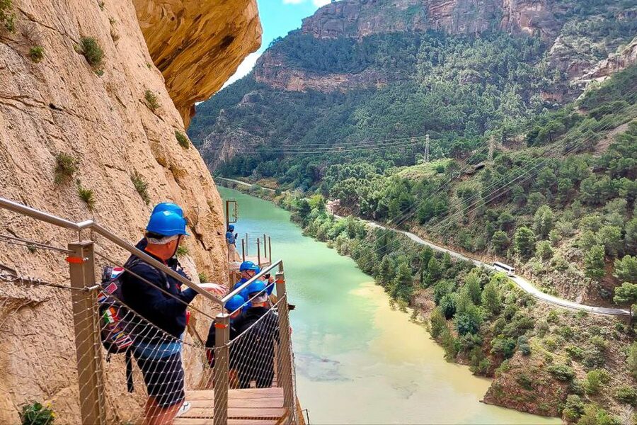 From Málaga: Caminito del Rey Guided Day Trip - The 2.5-hour walk above the Guadalhorce