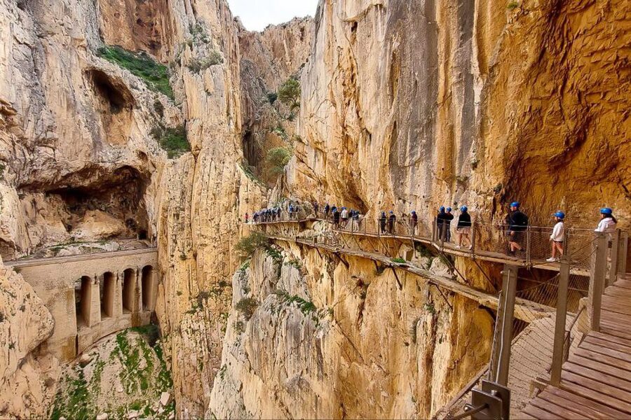 From Málaga: Caminito del Rey Guided Day Trip - What the guides add to the experience