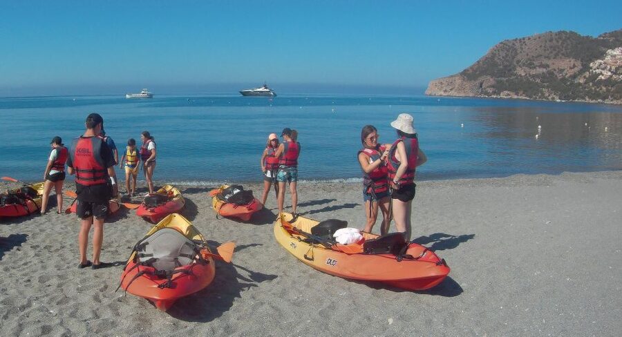 From Málaga: Cliffs of Maro-Cerro Gordo Guided Kayaking Tour - How hard is the kayaking?