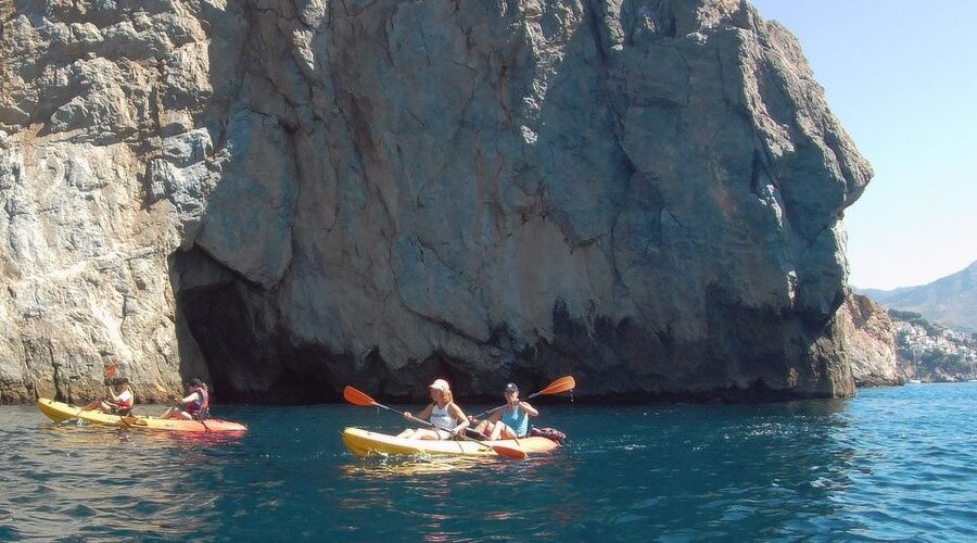 From Málaga: Cliffs of Maro-Cerro Gordo Guided Kayaking Tour - The guide and language question