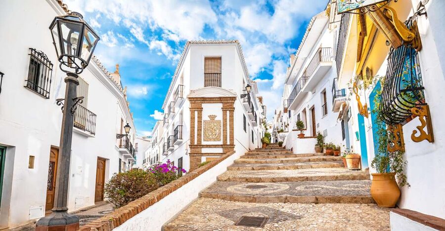 From Málaga /Costa del Sol: Trip to Nerja & Frigiliana - The short transfer to Frigiliana