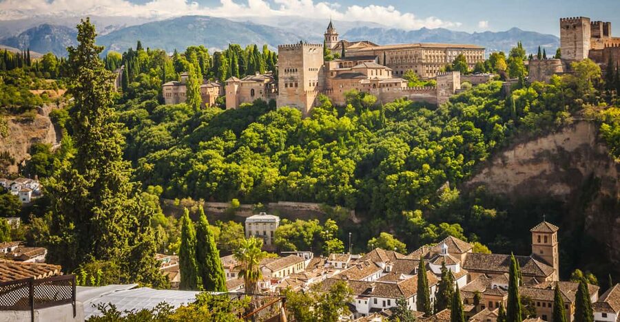 From Malaga: Day Trip to Alhambra by Bus with Entry Tickets - Why the Alhambra is worth the long ride from Malaga