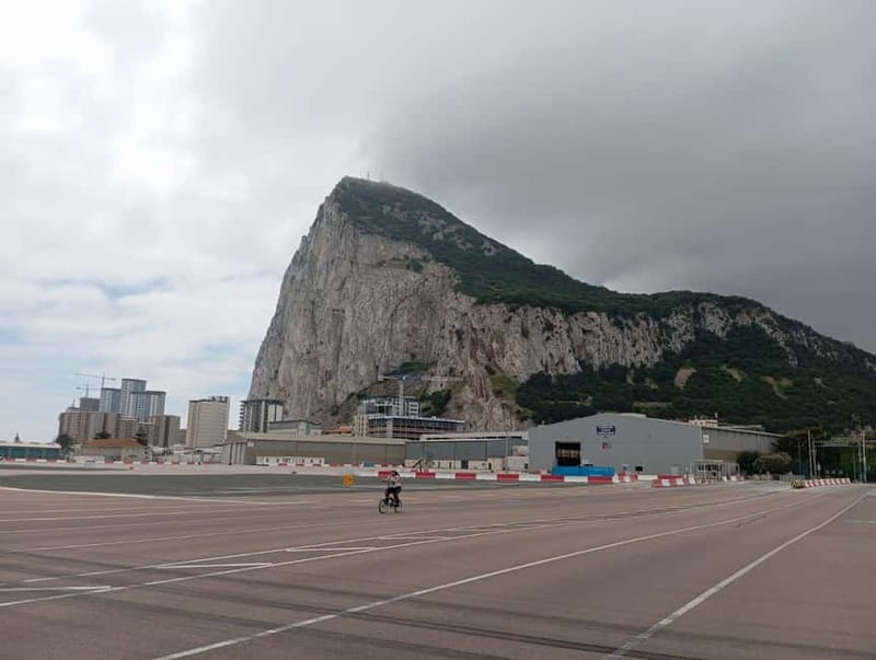 From Málaga: Gibraltar Day Trip - Crossing the border into Gibraltar