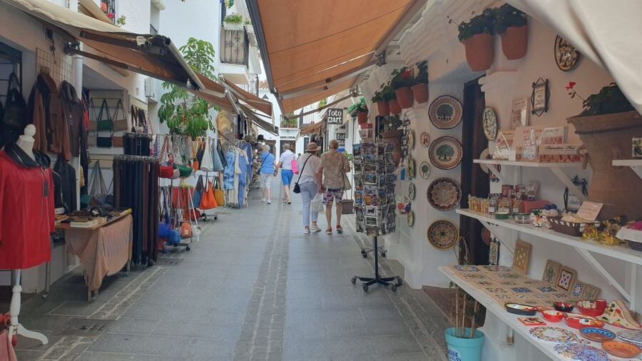 From Málaga: Marbella, Mijas y Puerto Banús Guided Tour - Why this Costa del Sol day works