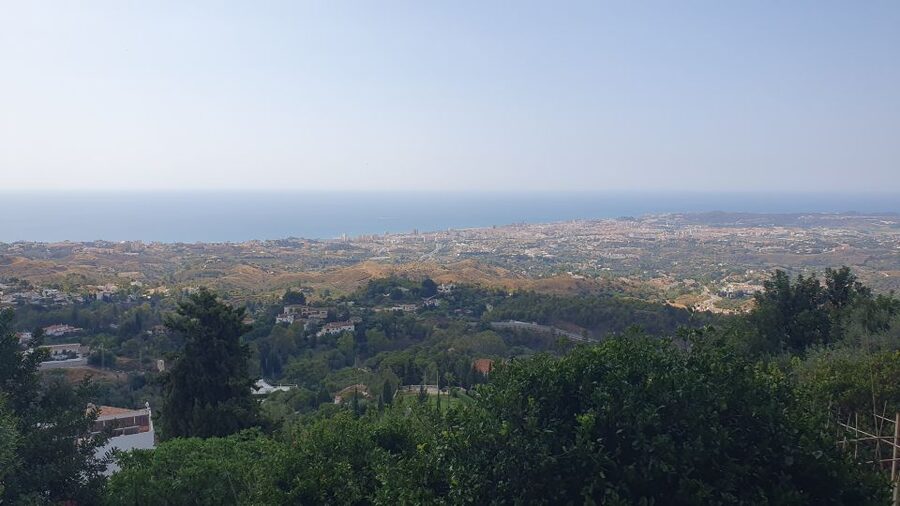 From Málaga: Marbella, Mijas y Puerto Banús Guided Tour - The road from Málaga to Mijas