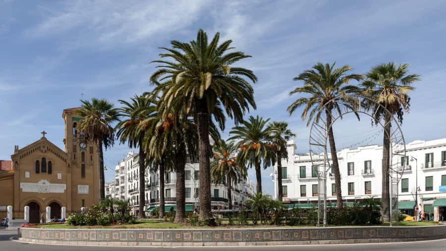 From Málaga: Morocco Day Trip with Tour Guide and Lunch - Tetouan’s Hassan II Square