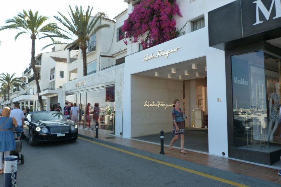 From Malaga or Costa del Sol: Mijas, Marbella & Puerto Banus - Who will enjoy this day most