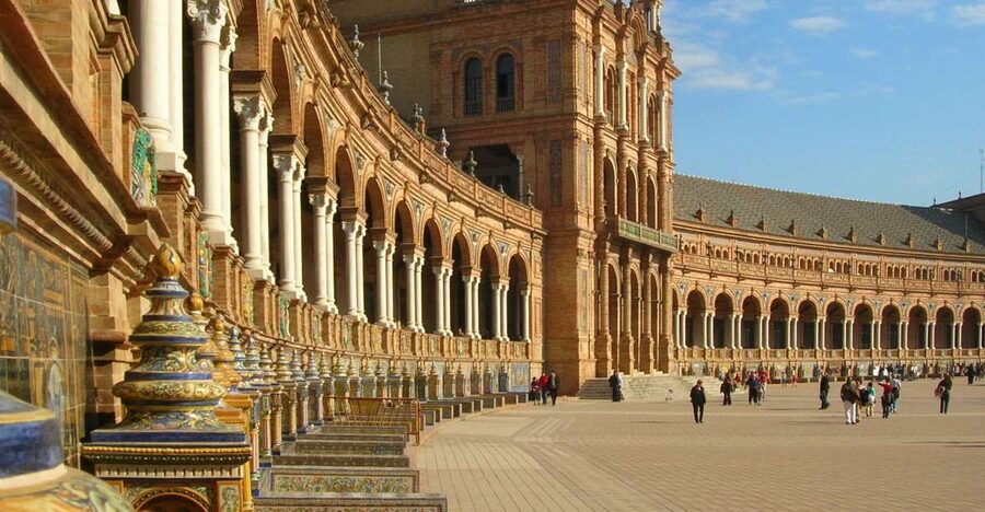 From Malaga: Private Seville, Alcazar and Cathedral Day Trip - Seeing Seville from the old town to the Guadalquivir