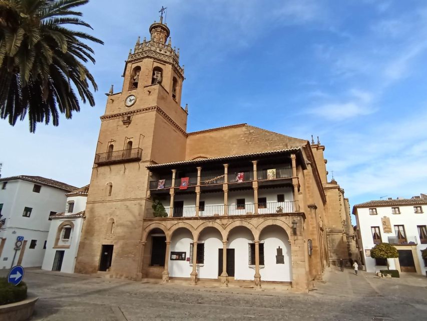 From Malaga: private tour Ronda and Setenil de las Bodegas - Walking across the New Bridge