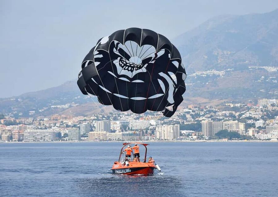 Fuengirola: Deluxe Parasailing Flight from Fuengirola Port - Key points to know before you book